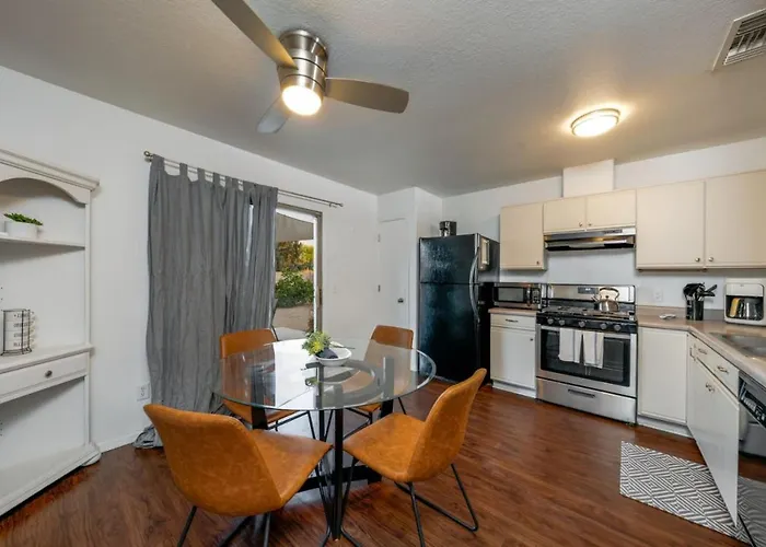 Kino Sports, Outdoor Space, 3 Bedroom 2 Ba, Garage