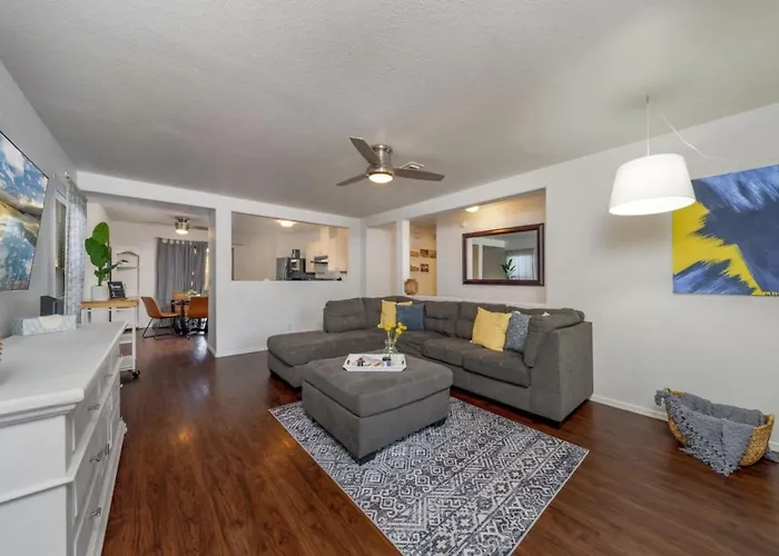 Kino Sports, Outdoor Space, 3 Bedroom 2 Ba, Garage *
