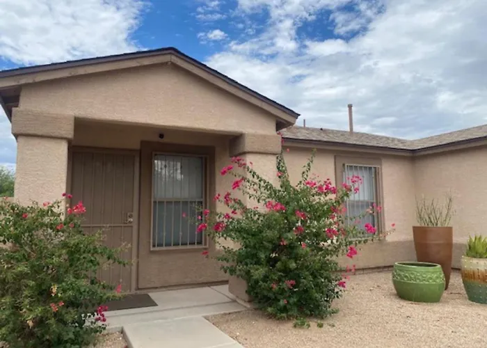 Kino Sports, Outdoor Space, 3 Bedroom 2 Ba, Garage