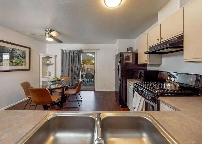 Kino Sports, Outdoor Space, 3 Bedroom 2 Ba, Garage
