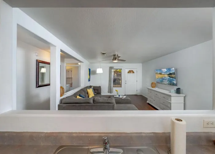Kino Sports, Outdoor Space, 3 Bedroom 2 Ba, Garage