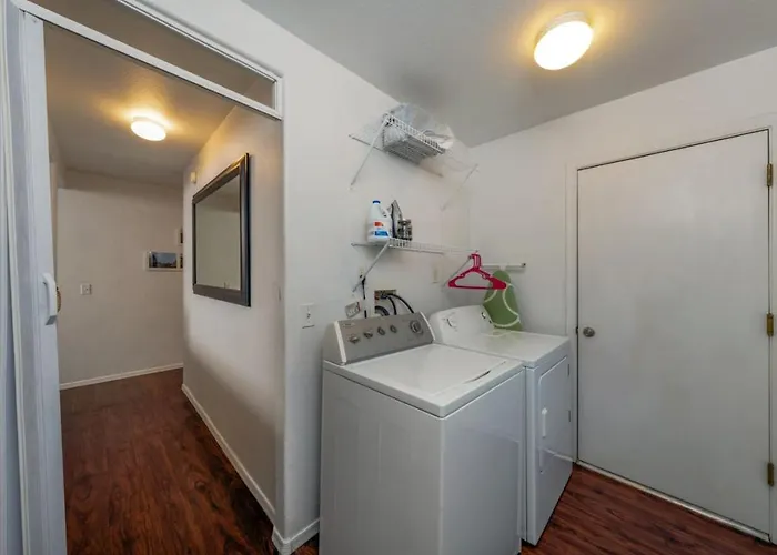 Holiday home Kino Sports, Outdoor Space, 3 Bedroom 2 Ba, Garage