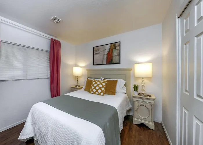 Holiday home Kino Sports, Outdoor Space, 3 Bedroom 2 Ba, Garage